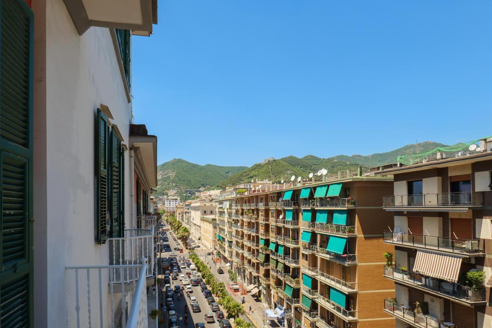 Palazzo Galeoni Luxury Suites Salerno Exteriör bild